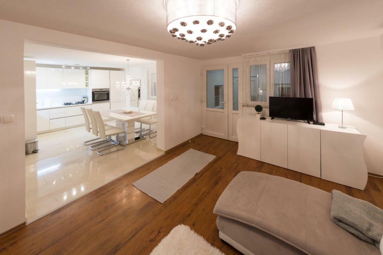 Apartman Korina Otocsán Kültér fotó