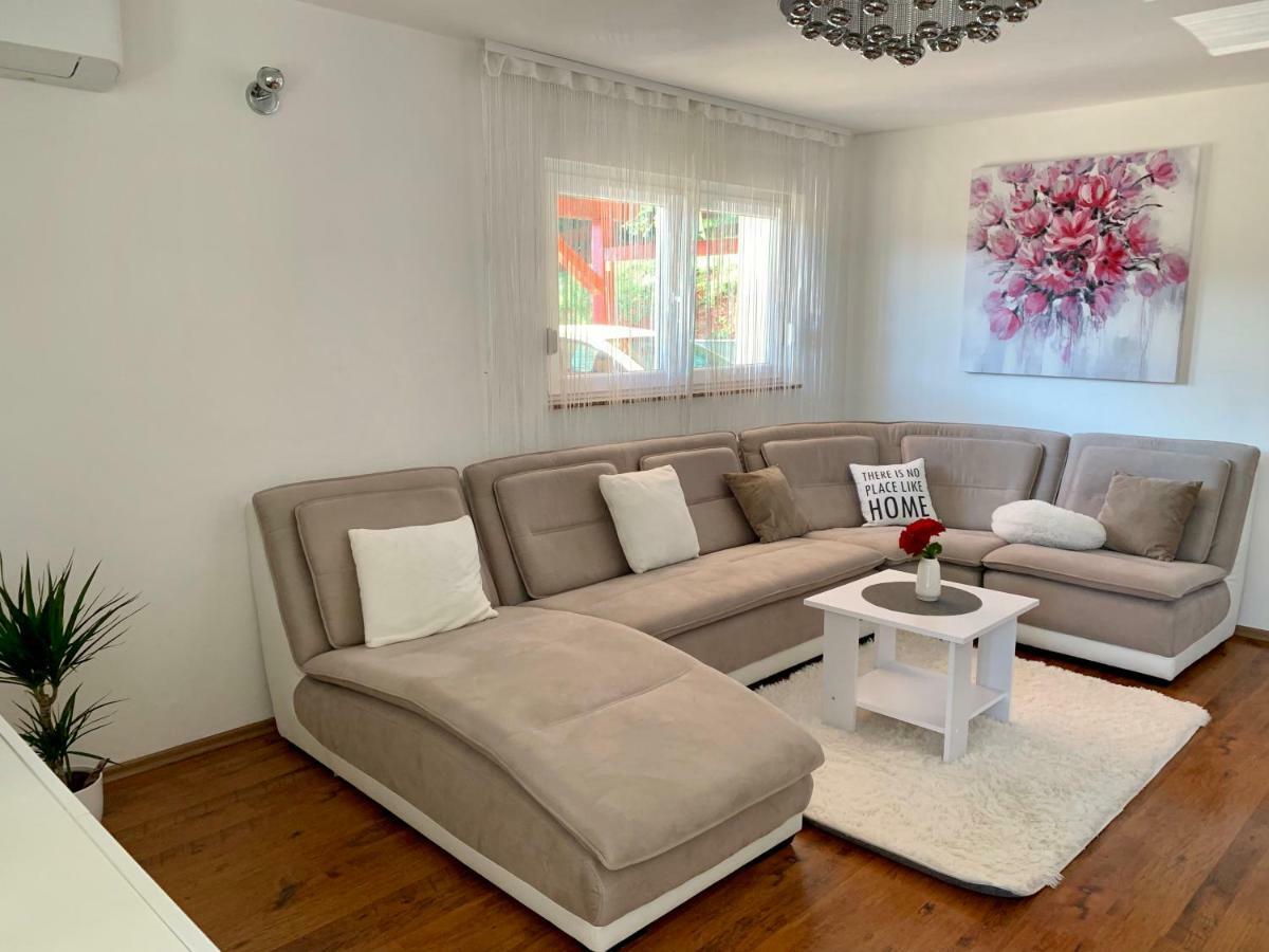 Apartman Korina Otocsán Kültér fotó